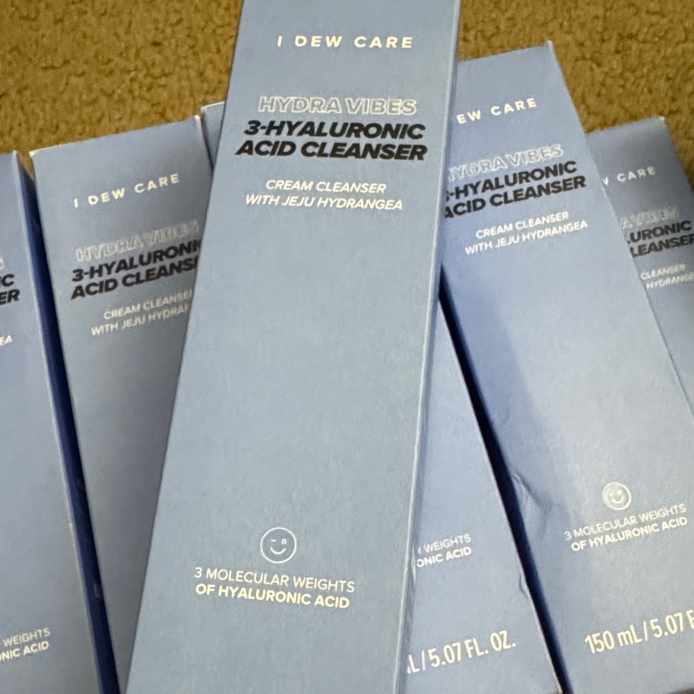I Dew Care Hydra Vibes Hyaluronic Acid Cleanser - Light Blue